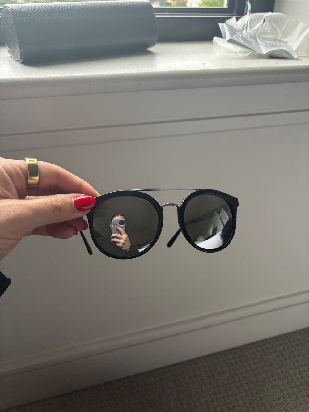Burberry Black Round Sunglasses - Picture 14 of 14